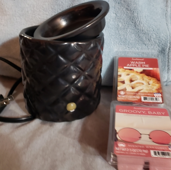 Wax Warmer + 2 Scents - Picture 2 of 2